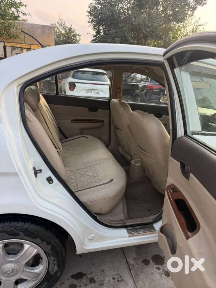 Hyundai Verna, 2011