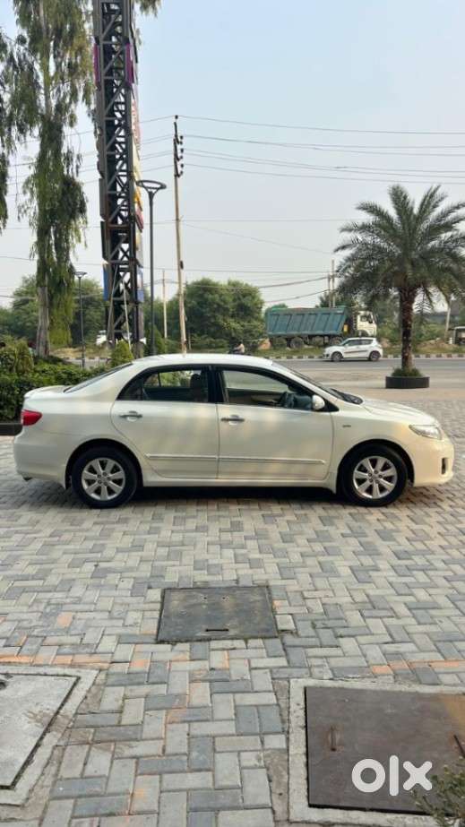Toyota Corolla Altis 1.8 J, 2012