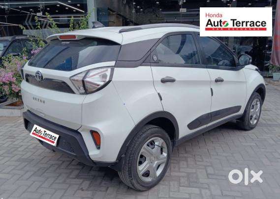 Tata Nexon Amt 1.2 Revotron Xma, 2023, Petrol