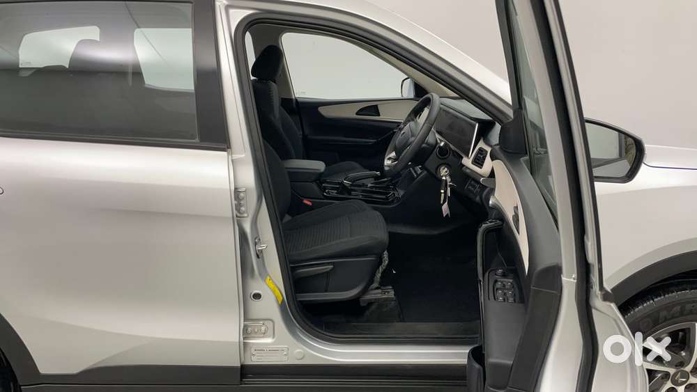 Mahindra Xuv700 2.2 Ax 5 Diesel At 7 Str, 2022, Diesel