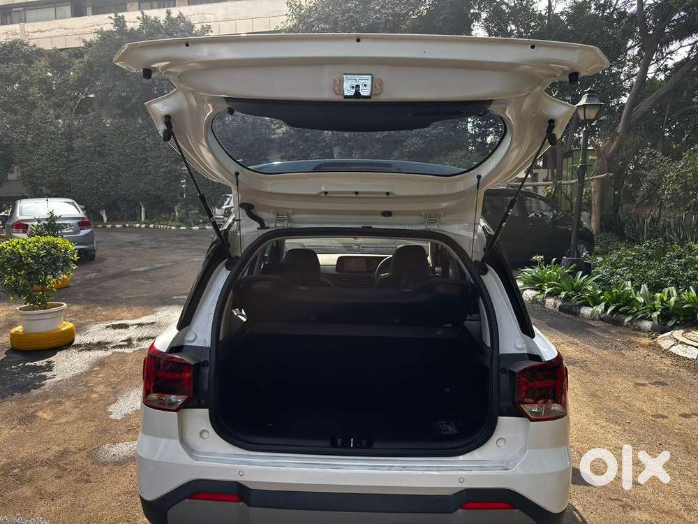 Hyundai Exter Amt Dual Tone White Sunroof  8500 Kms  Less Than 1 Yr