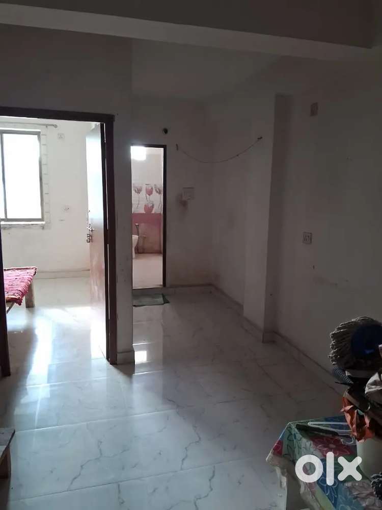 1 bhk flat for rent. Bachelors are allowed.