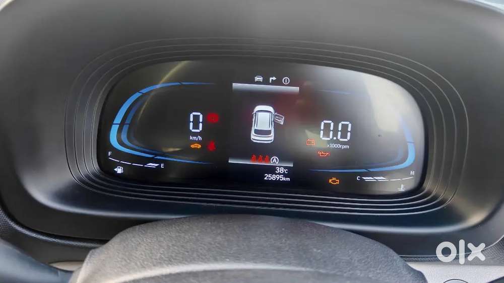 Hyundai Venue 2024 Petrol Well Maintained