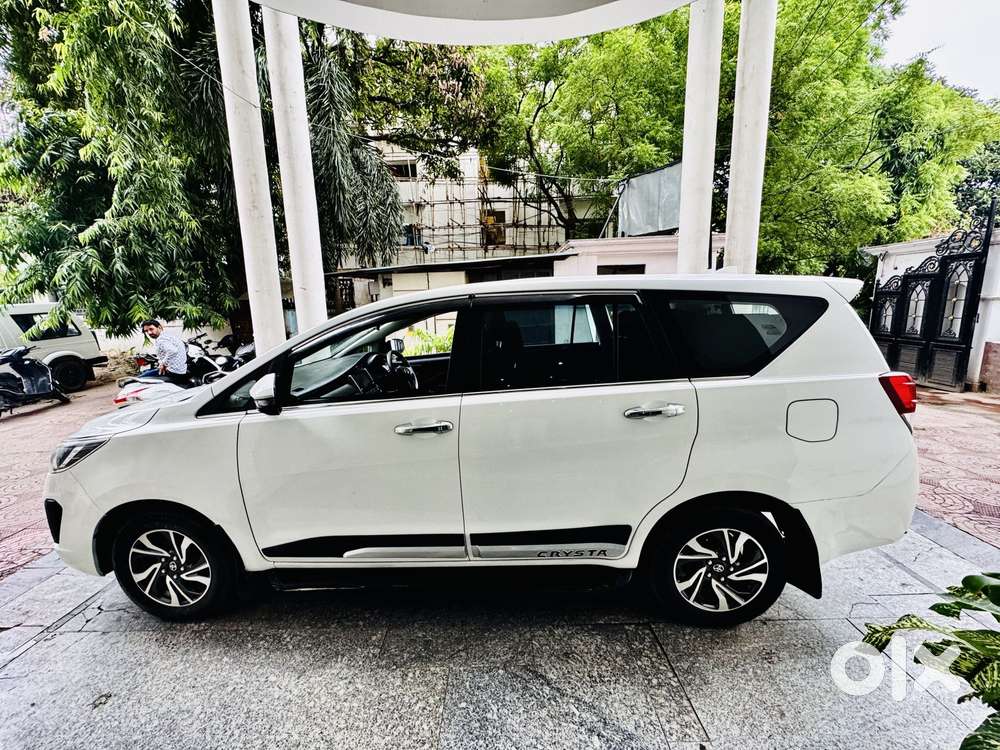 Toyota Innova Crysta 2.4 Gx Limited Edition At 7 Str, 2022, Diesel