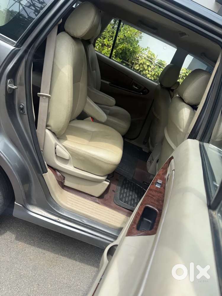 Toyota Innova 2.5 VX 7 Seater BS IV, 2012, Diesel