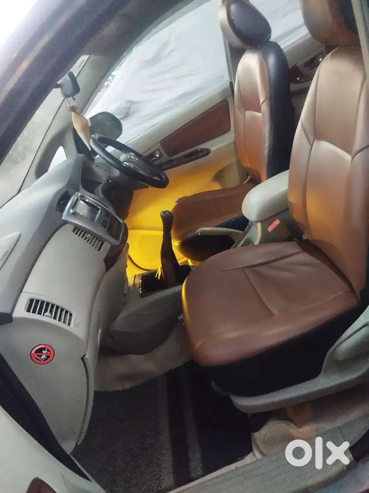 Toyota Innova 2012 V Model