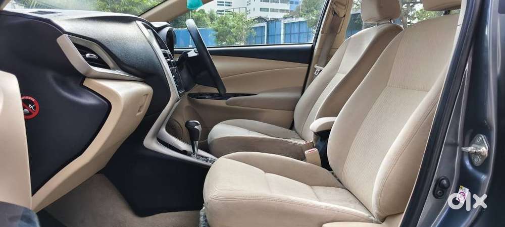 Toyota Yaris V Cvt, 2018, Petrol