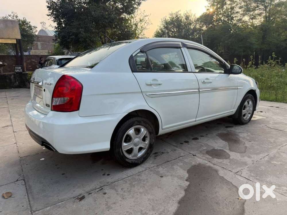 Hyundai Verna, 2011
