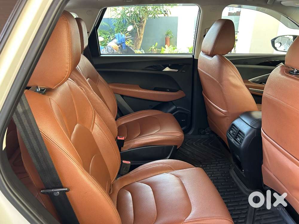 Sunroof, Electric Seats, Ventilated Seats, 360 Cam, Etc Etc