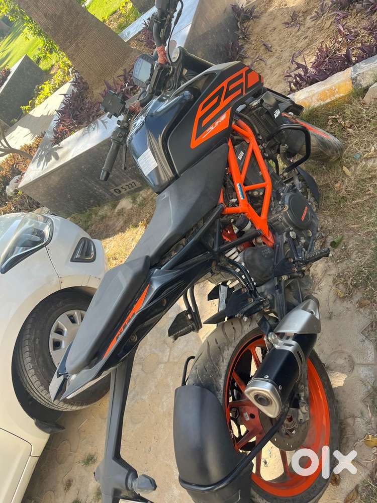 KTM Duke 250 in newlike condition -Just 6k km Driven