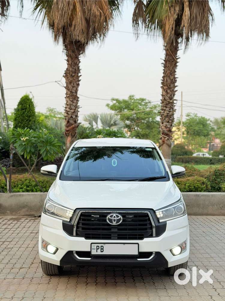 Toyota Innova Crysta 2.4 V 8 Str, 2016, Diesel
