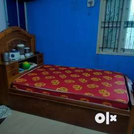 Sagwan wood deals bed old olx