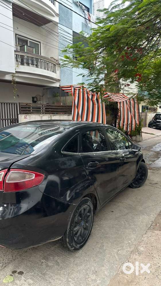 Ford Fiesta 1.5 Titanium 2012 Black Color Alloy Wheels Good Condition