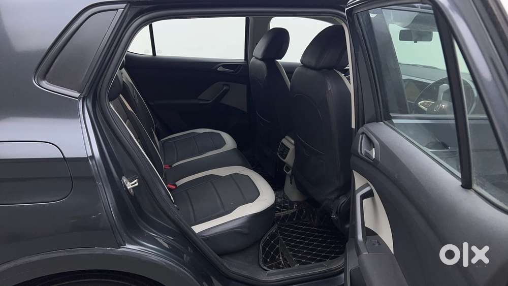 Volkswagen Taigun 1.0 Tsi Highline At, 2022, Petrol
