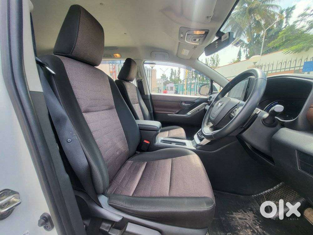 Toyota Innova Hycross 2.0 Vx Hybrid 8 Str, 2023, Petrol