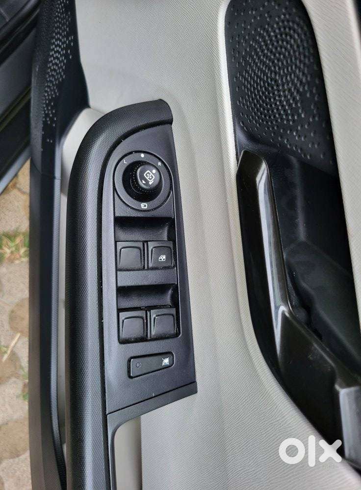 Tata Altroz 1.2 Xm Plus, 2022, Petrol