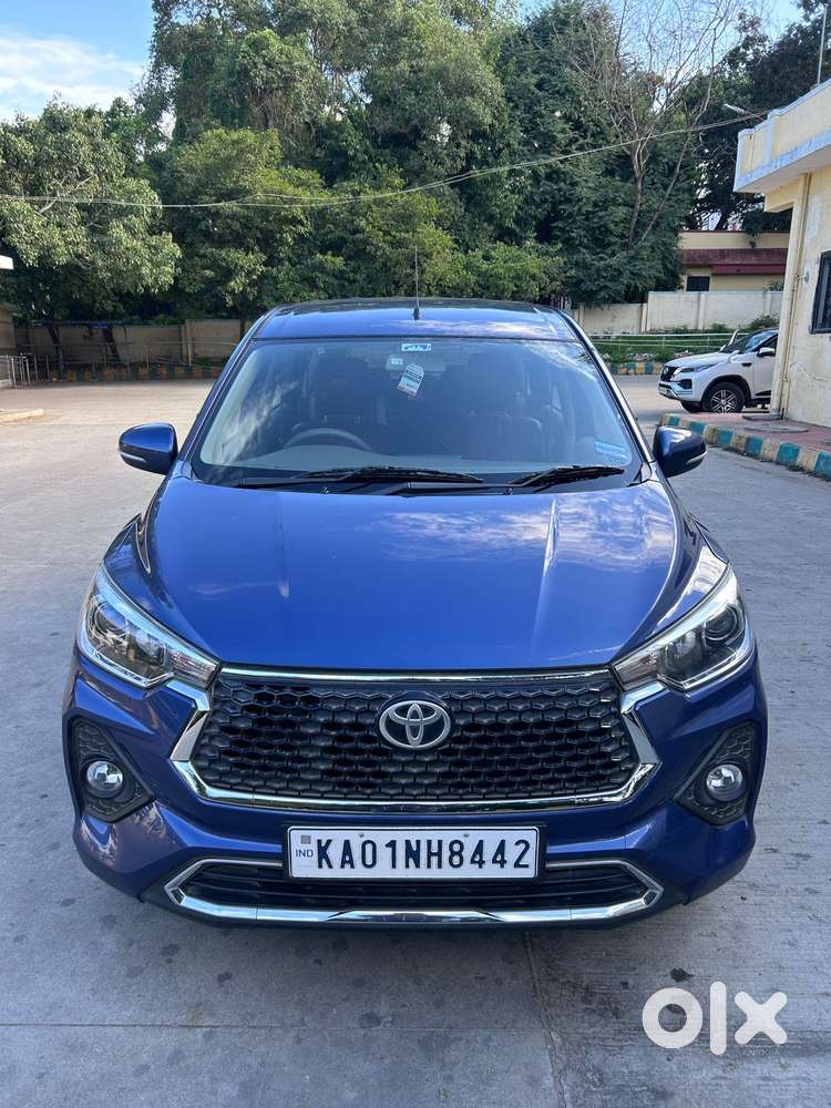 Toyota Rumion V Petrol Manual Dual Tone, 2026, Petrol