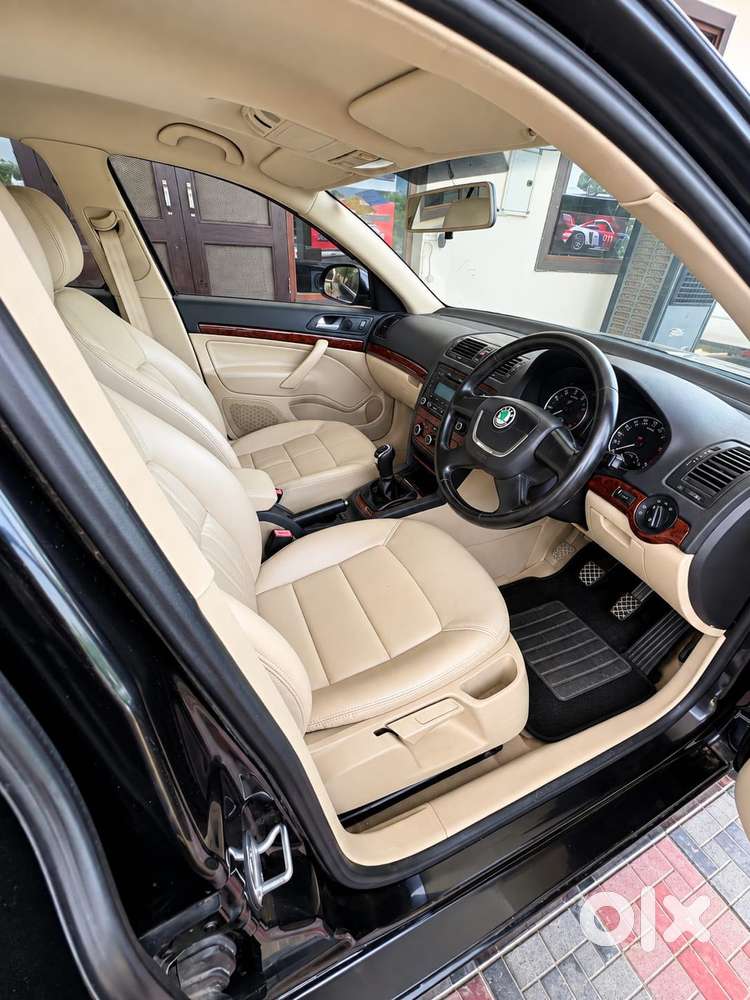 Skoda Laura, 2012, Petrol