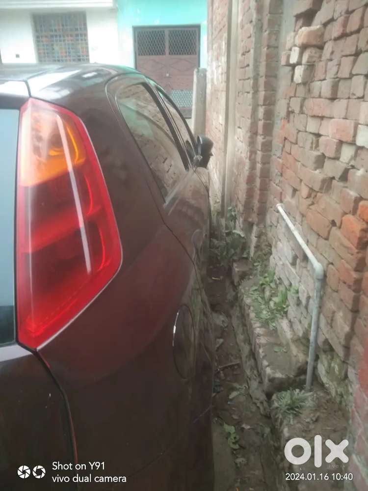 Fiat Punto 2011 Petrol 125000 Km Driven