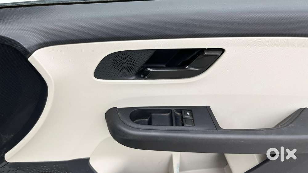Tata Altroz 1.2 Xe Plus Petrol, 2022, Petrol