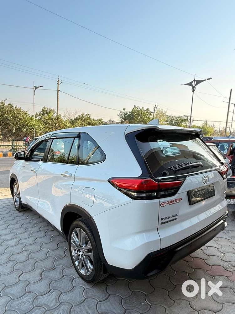Toyota Innova Hycross 2.0 Zx (o) Hybrid 7 Str, 2025, Cng & Hybrids