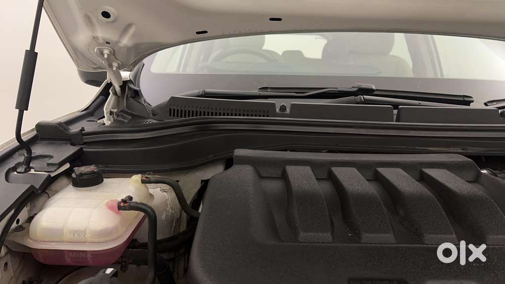 Mahindra Xuv700 2.0 Ax 3 Petrol At 5 Str, 2023, Petrol