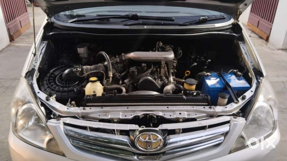 Toyota Innova 2004-2011 2.5 V Diesel 8-seater, 2011, Diesel