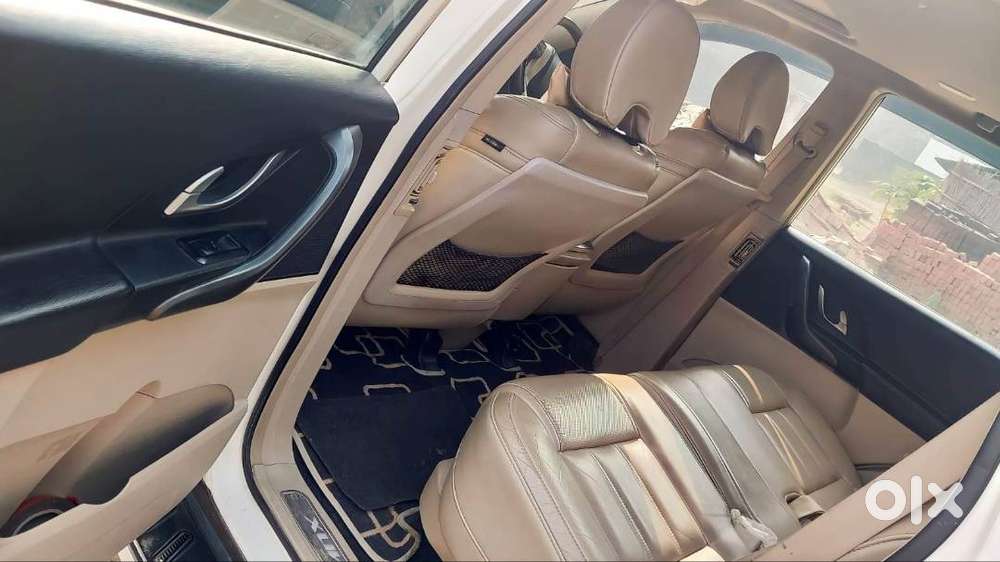 Mahindra Xuv500 W10 2016 Diesel Well Maintained