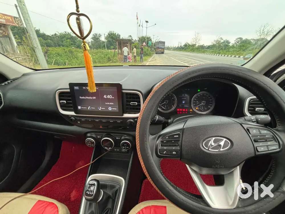Hyundai Venue 2022 Petrol 30000 Km Driven