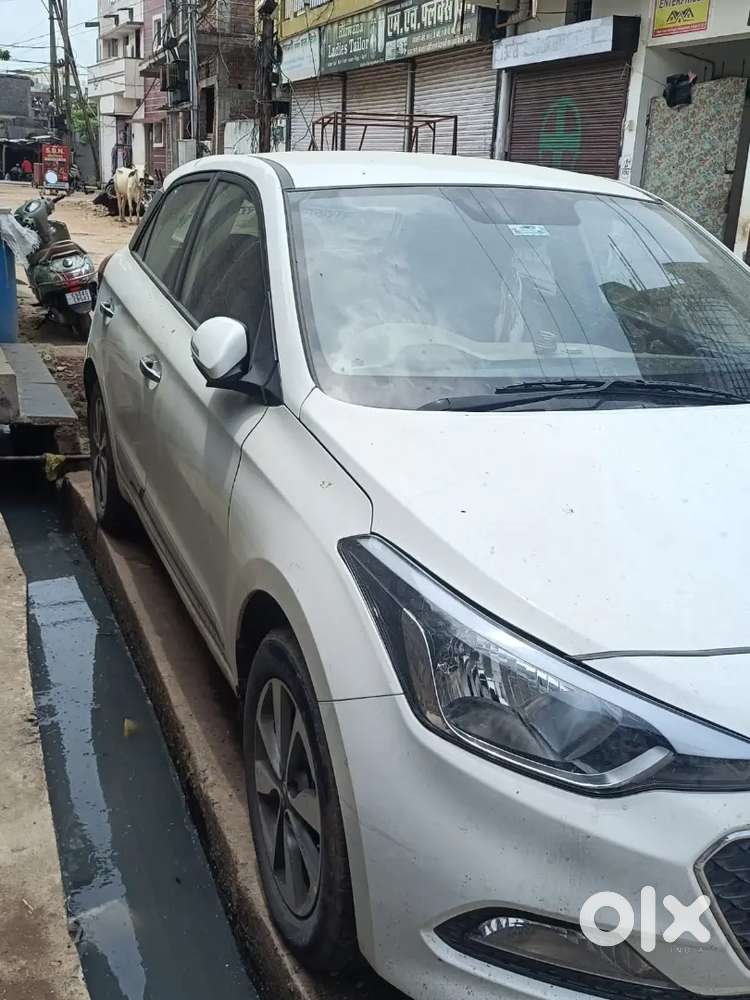 Hyundai Accent Hatchback 2015 Petrol 125000 Km Driven