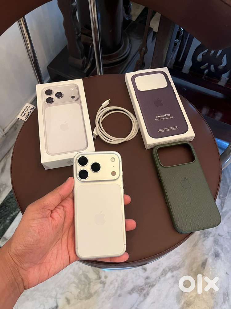 Apple iPhone 17 pro 256gb ( 0 scratches , Mint Condition)