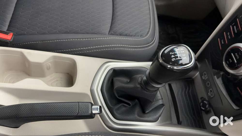 Mahindra Xuv300 W8, 2021, Petrol