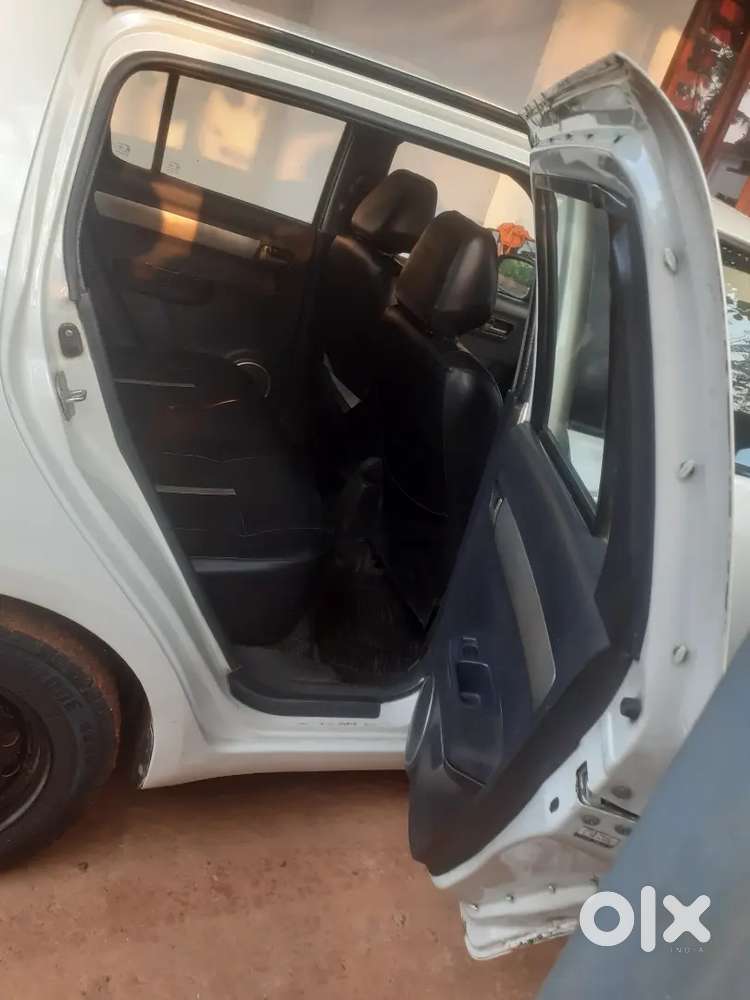 Maruti Suzuki Swift 2011 Diesel Good Condition New Paper    2031