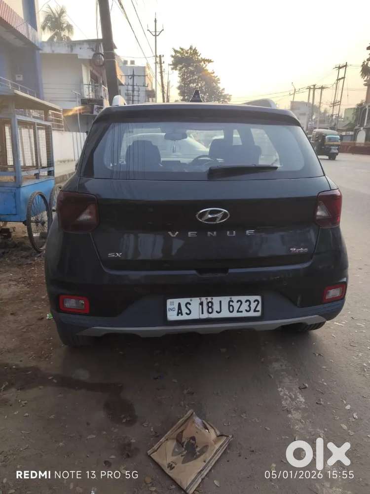 Hyundai Venue 2022 Petrol 40000 Km Driven