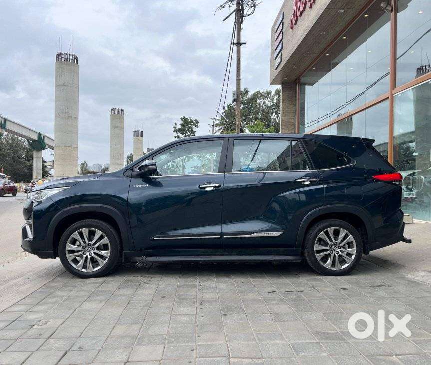 Toyota Innova Hycross 2.0 Zx (o) Hybrid 7 Str, 2023, Petrol