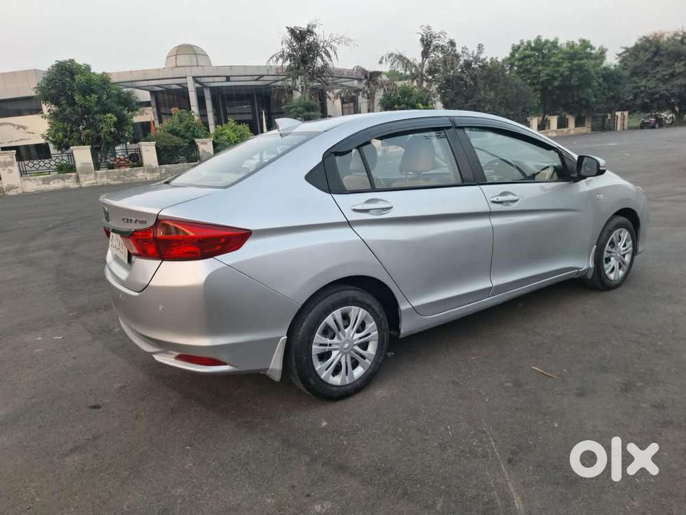 Honda City V Petrol Cvt, 2016