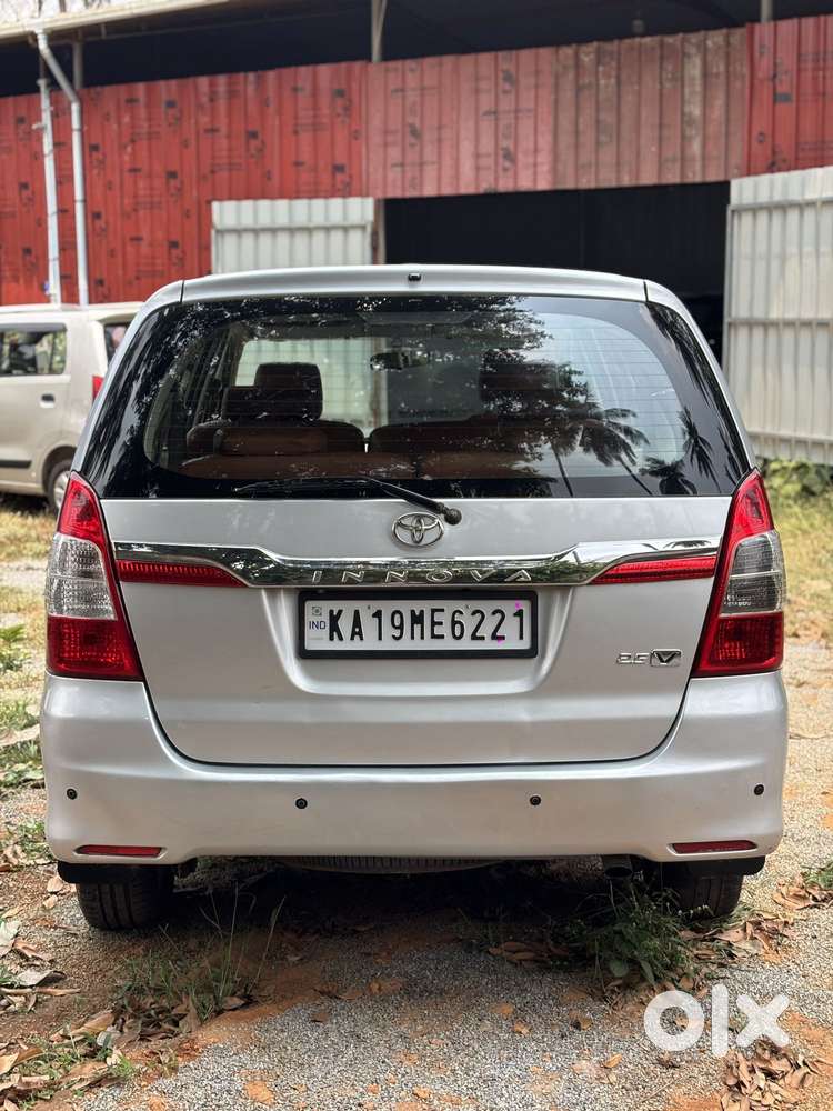 Toyota Innova 2004-2011 2.5 V Diesel 8-seater, 2014, Diesel