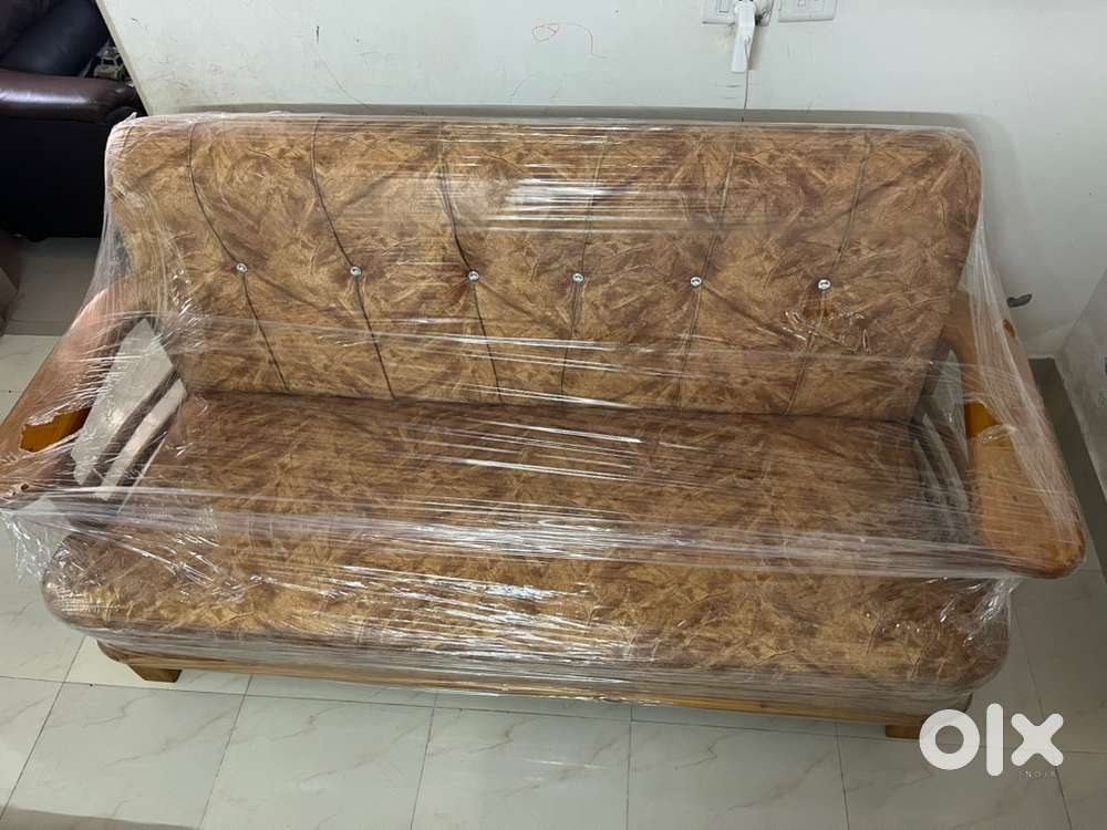 Brand New Elegant Wooden Sofa Set – Excellent Condition