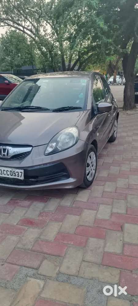 Honda Brio 2012 Model 1 Sal Bacha Hai Owner 2
