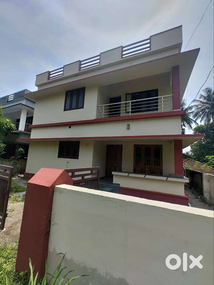 Independent 4BHK ready to move semi furnished house at Mundur,Palakkad