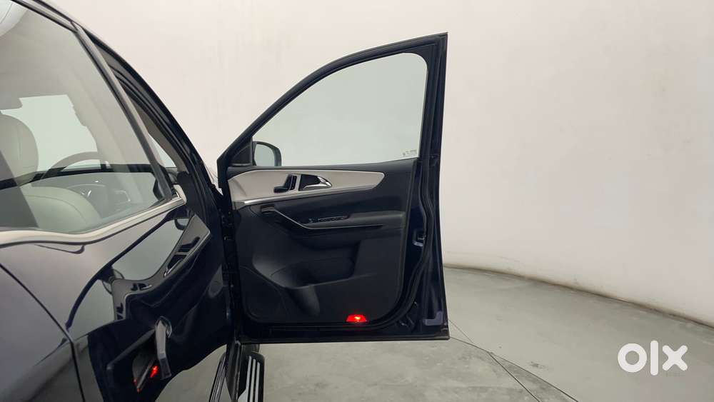Mahindra Xuv700 2.2 Ax 7 Diesel Mt Luxury Pack Str, 2022, Diesel