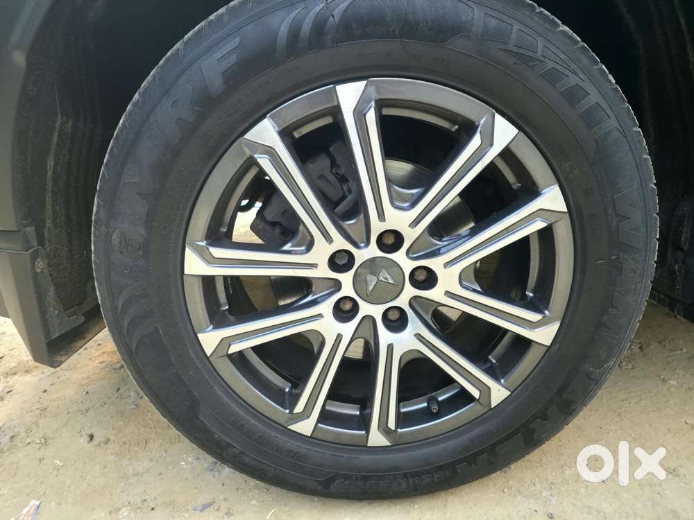 Mahindra Xuv700 2.0 Ax 7 Petrol At Luxury Pack Str, 2024, Petrol