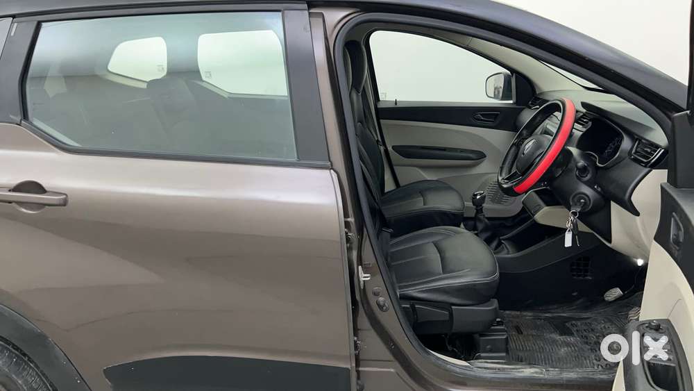 Renault Triber Rxz, 2022, Petrol