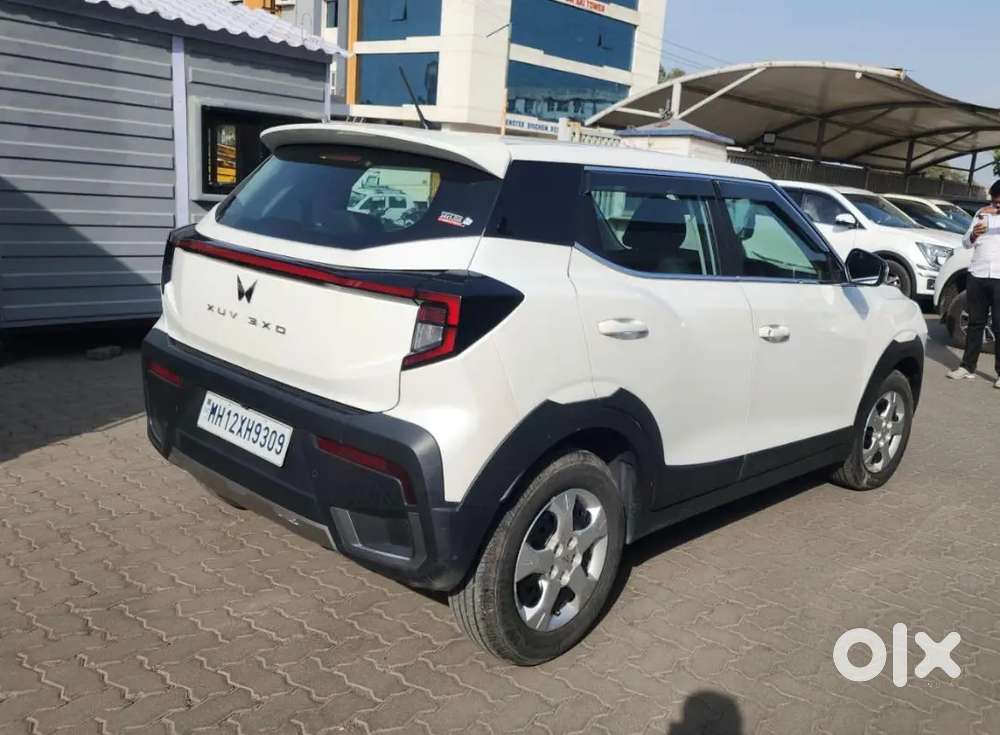 Mahindra Xuv 3xo Mx3 Diesel Manual  2024 December Model  27,000 Km