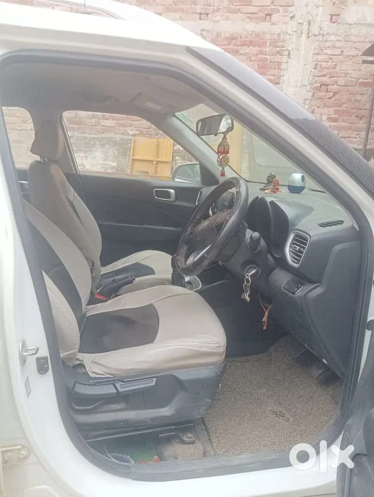 Hyundai Venue 2021 Petrol 24000 Km Driven