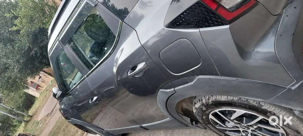 Mahindra Xuv 3xo 2025 Petrol 8100 Km Driven