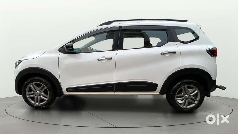 Renault Triber Rxz, 2024, Petrol