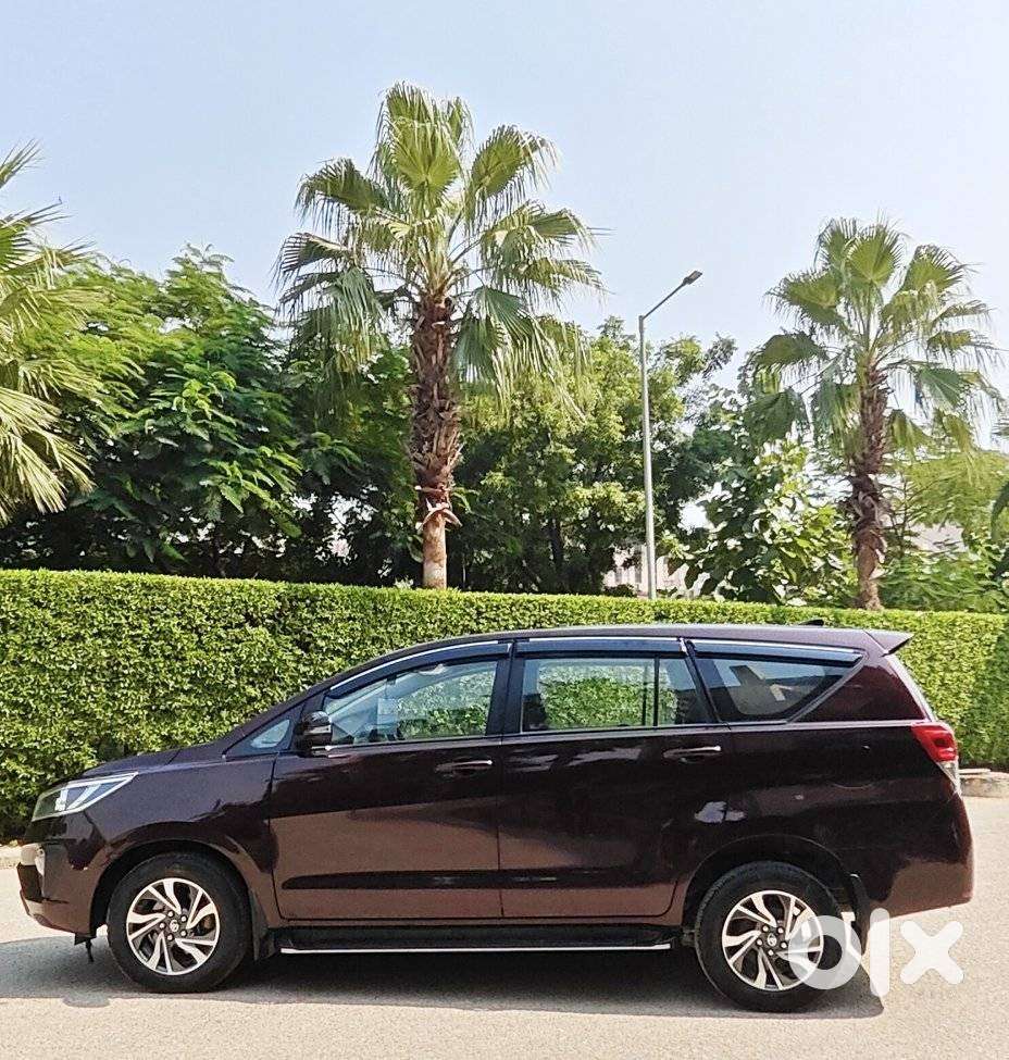 Toyota Innova Crysta 2.4 G Mt 7 Str, 2022, Diesel