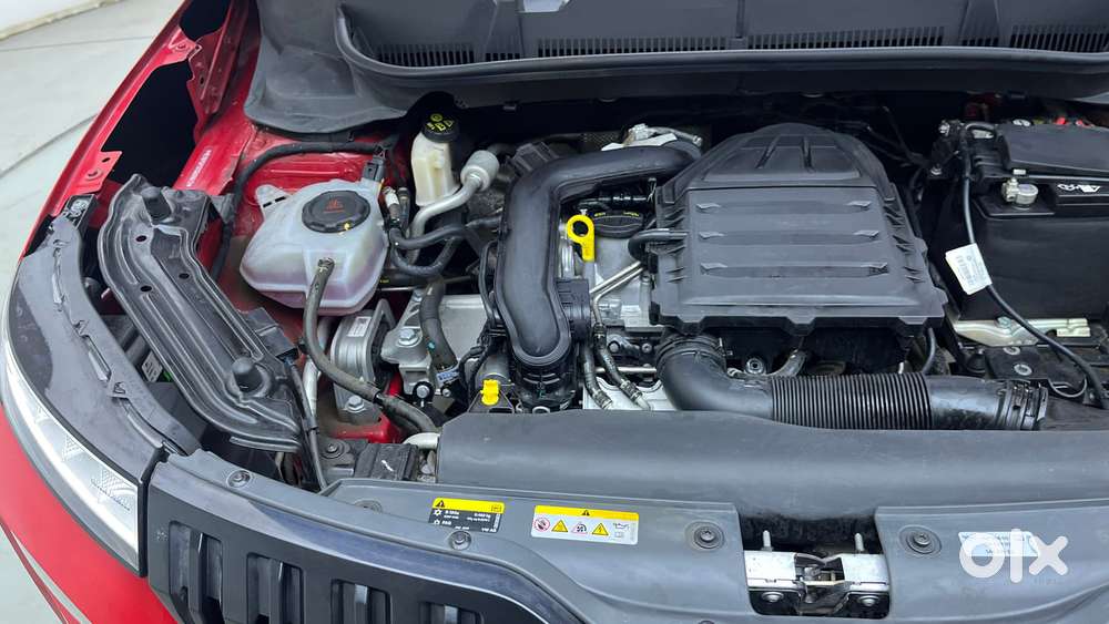 Skoda Kylaq Signature, 2025, Petrol