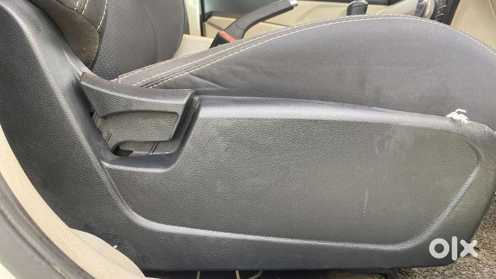 Mahindra Xuv300 1.2 W8 (o) Amt Petrol, 2022, Petrol